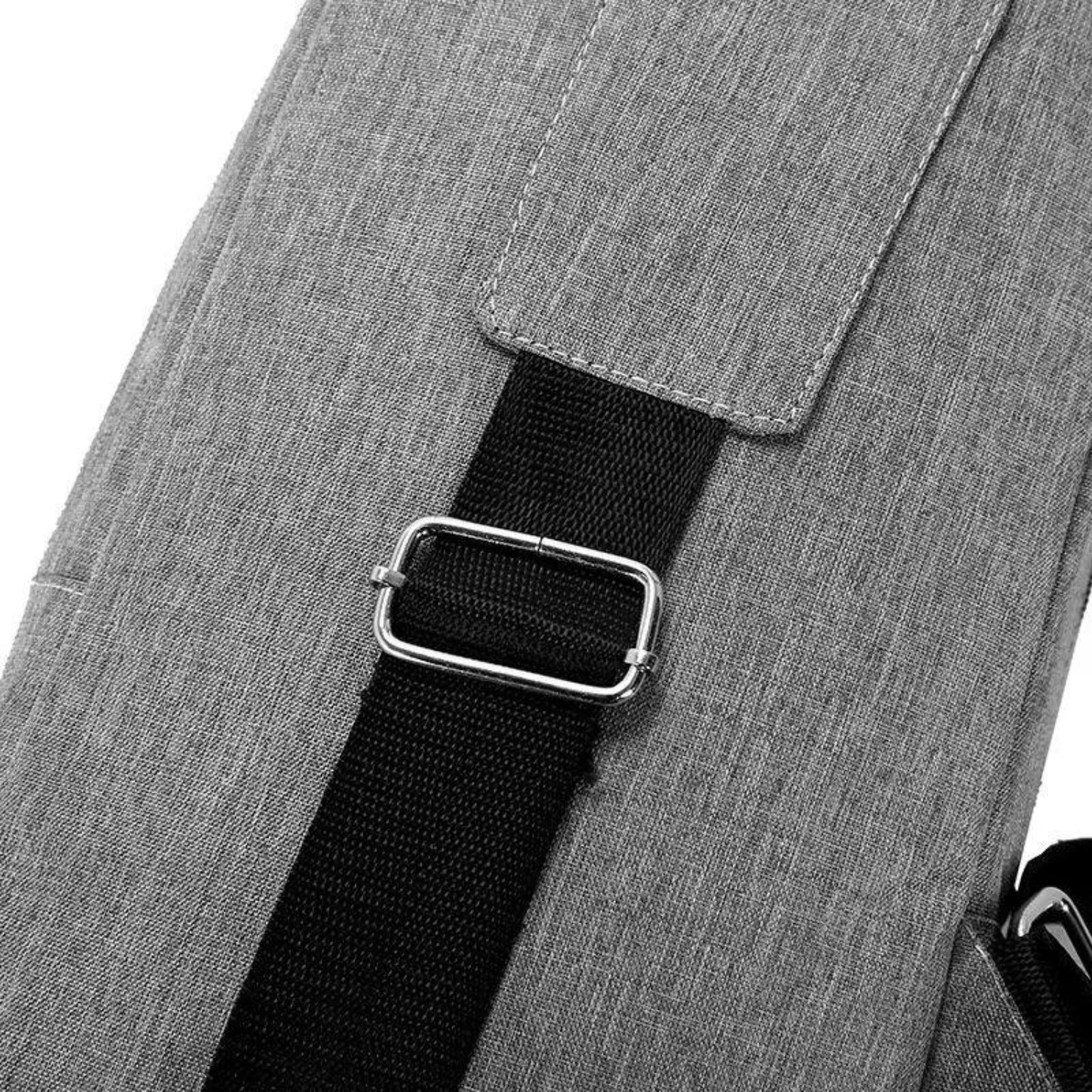 Elegante urbane Brusttasche mit USB-Ladeanschluss