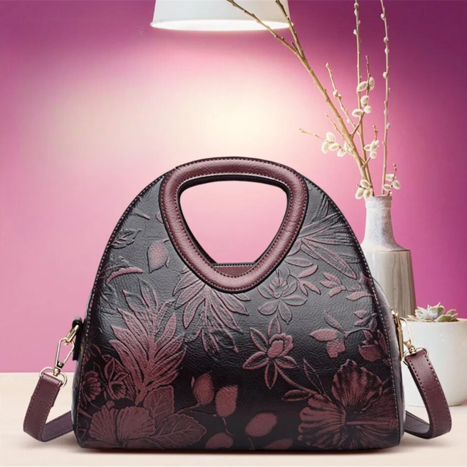 Vanderwah Handtasche: Geprägtes Design mit geräumigem Luxus