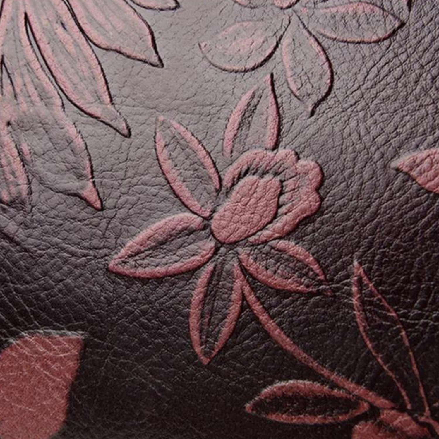 Vanderwah Handtasche: Geprägtes Design mit geräumigem Luxus