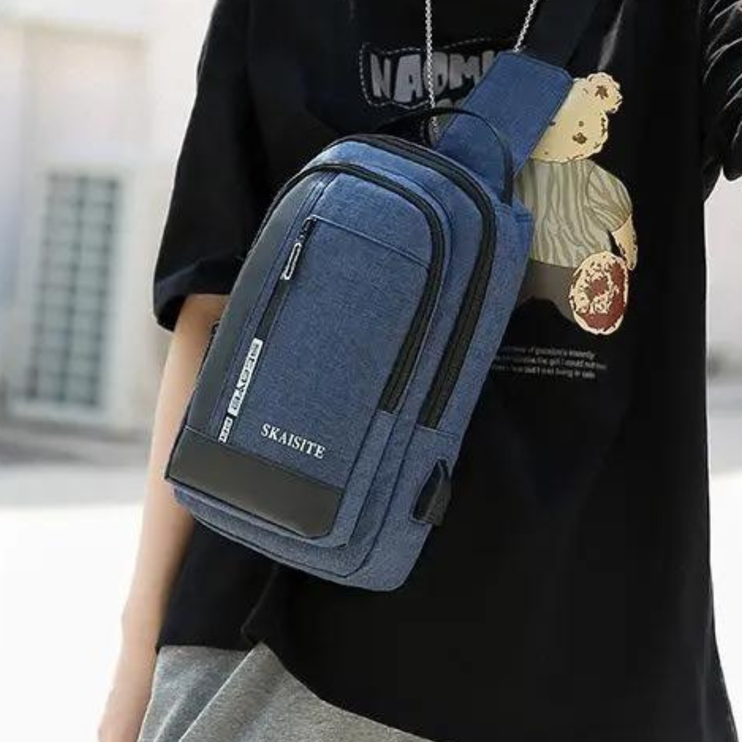 Elegante urbane Brusttasche mit USB-Ladeanschluss