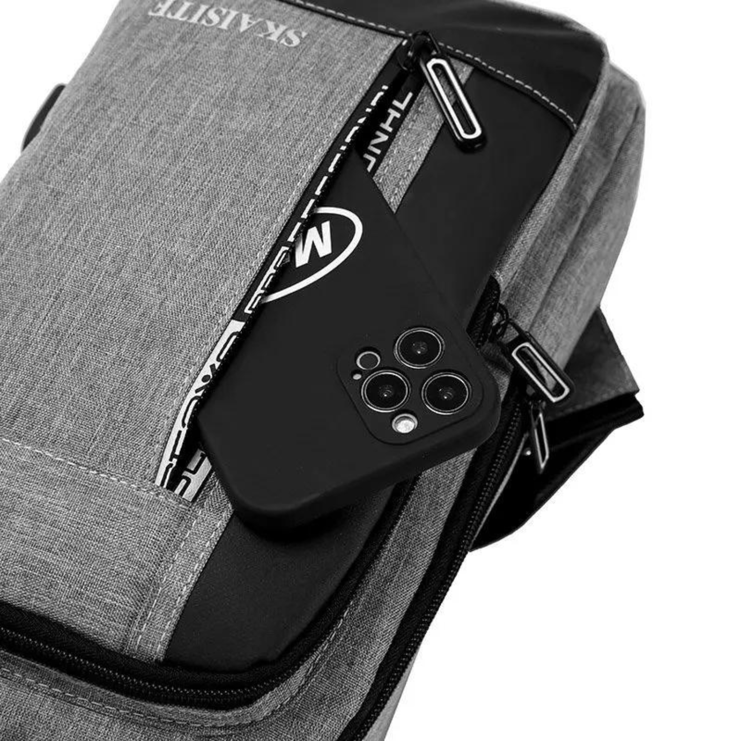 Elegante urbane Brusttasche mit USB-Ladeanschluss
