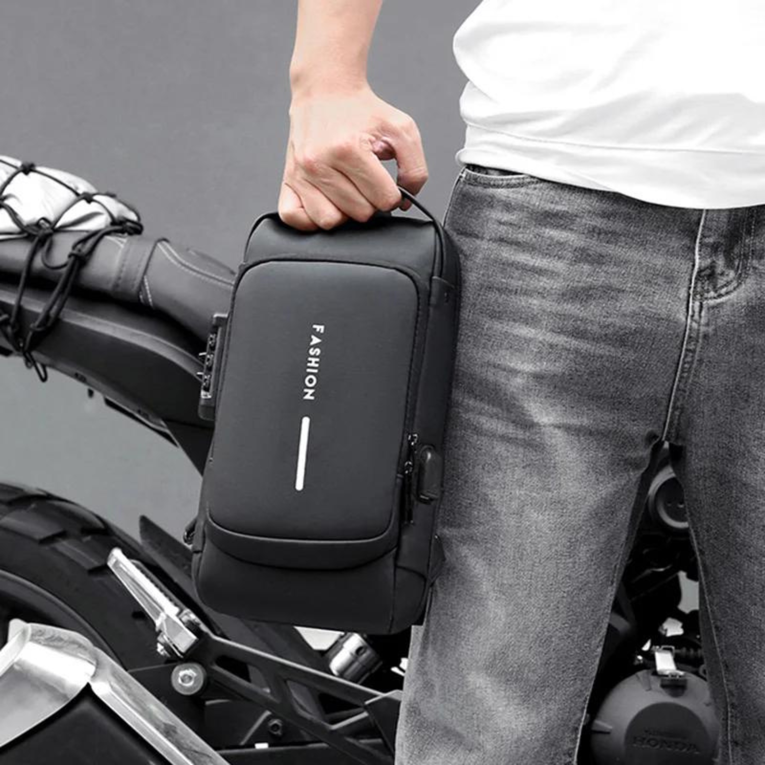 Diebstahlsichere Umhängetasche mit USB-Ladefunktion