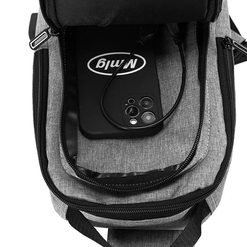 Elegante urbane Brusttasche mit USB-Ladeanschluss