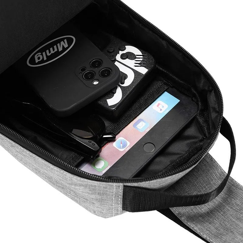 Elegante urbane Brusttasche mit USB-Ladeanschluss