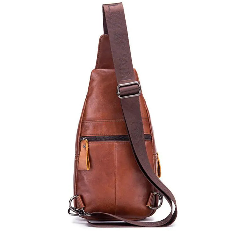 Rustikale Brusttasche aus Rindsleder mit USB-Ladefunktion