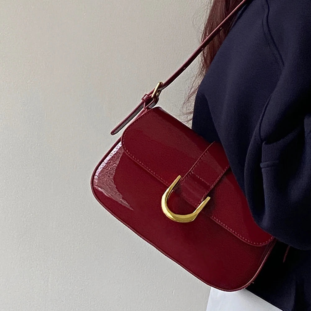 Retro Lackleder Umhängetasche – Elegante Crossbody Handtasche mit goldener Schnalle