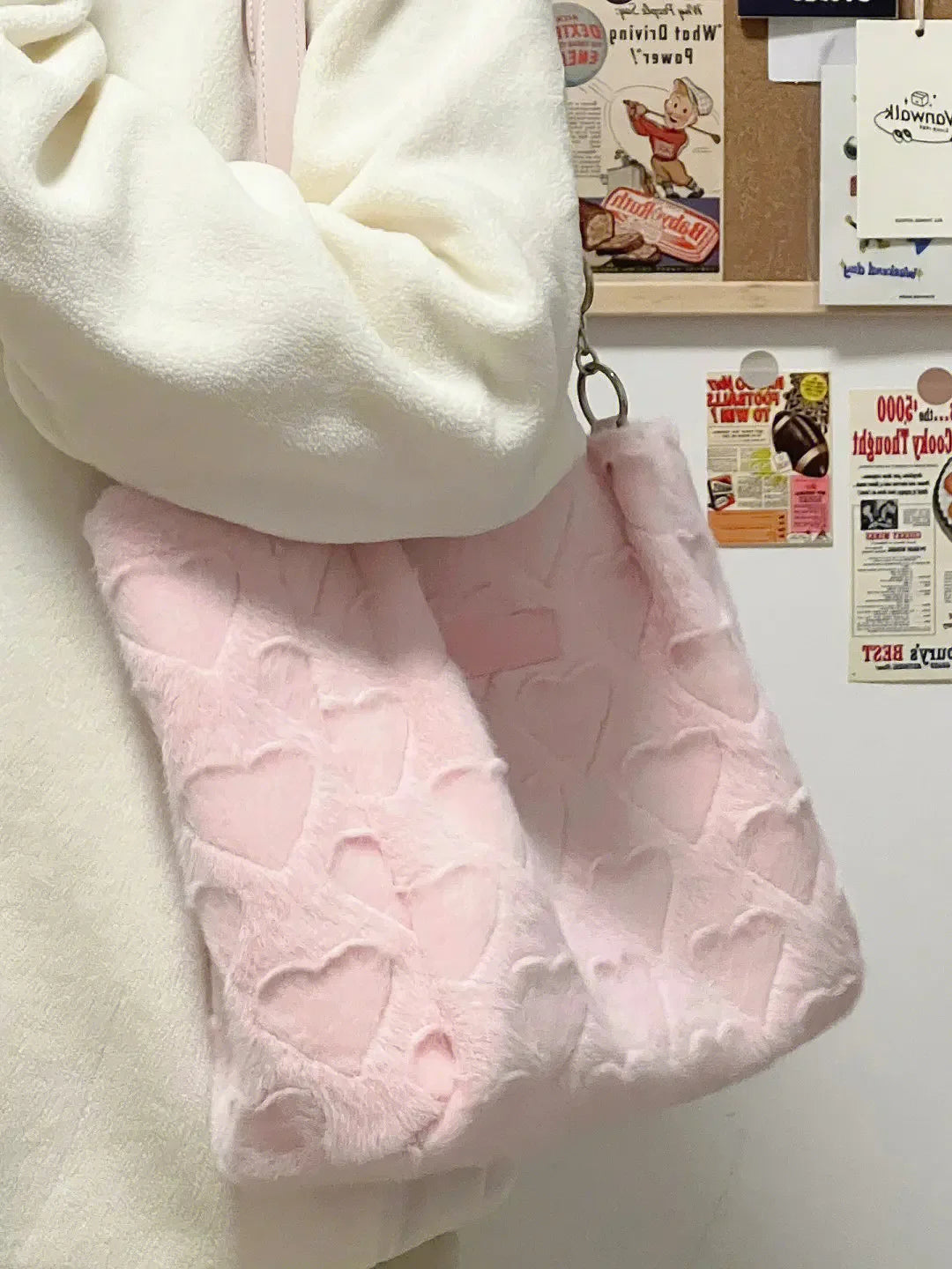 Weiche Tragetasche aus Plüsch mit Herzmuster in Pastellrosa