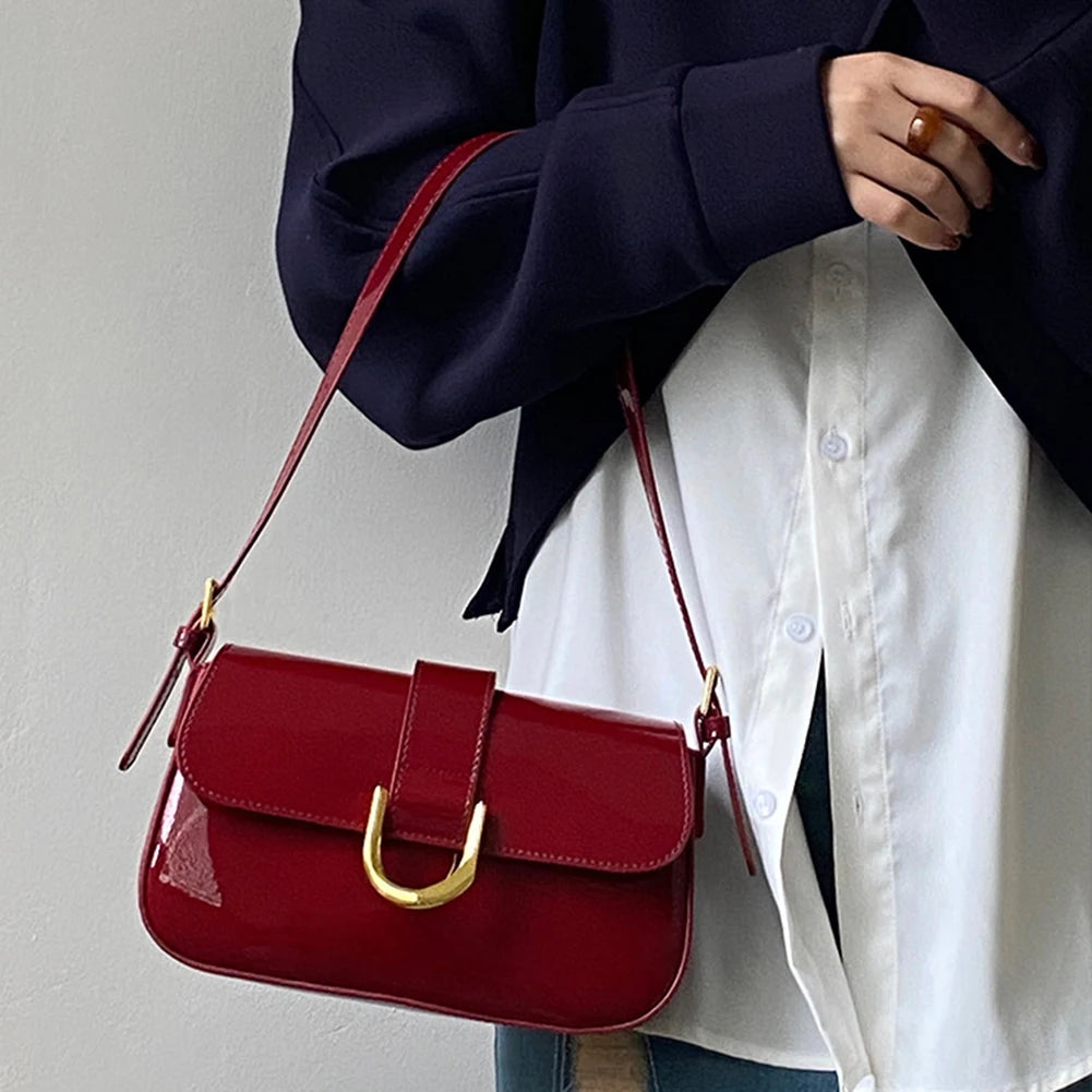 Retro Lackleder Umhängetasche – Elegante Crossbody Handtasche mit goldener Schnalle
