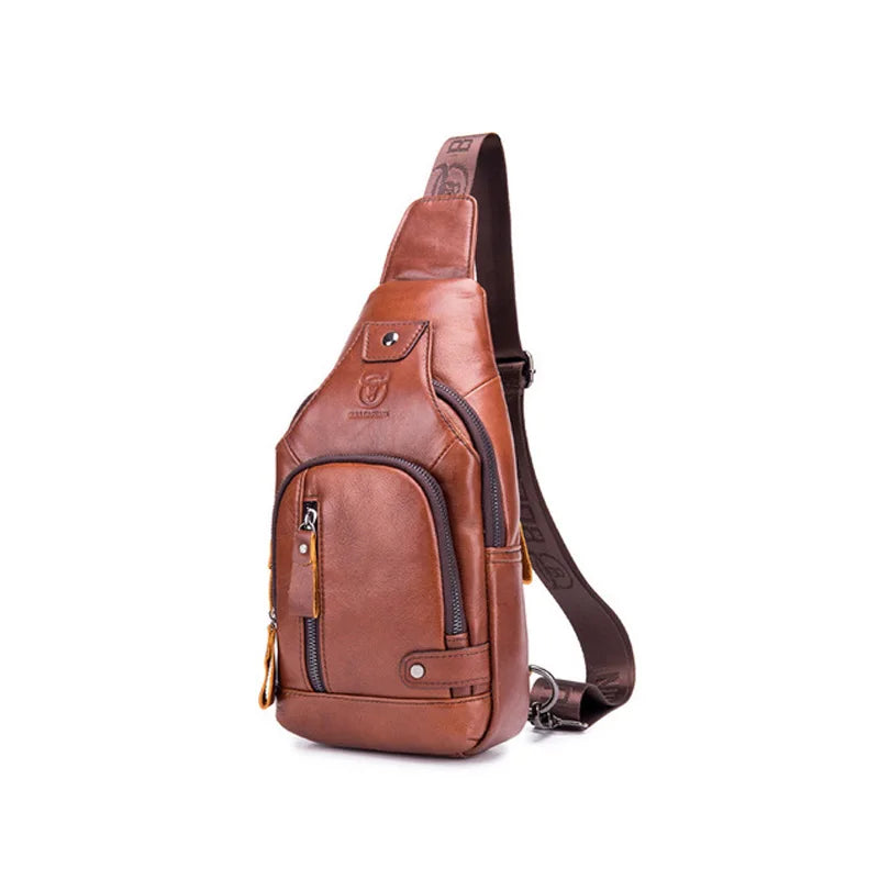 Rustikale Brusttasche aus Rindsleder mit USB-Ladefunktion