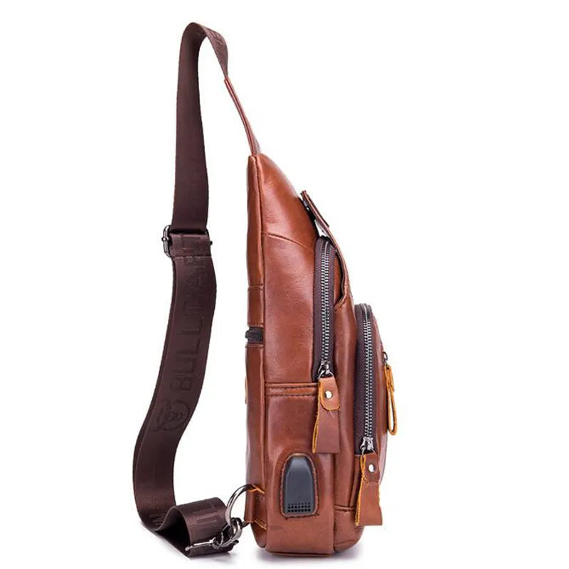 Rustikale Brusttasche aus Rindsleder mit USB-Ladefunktion