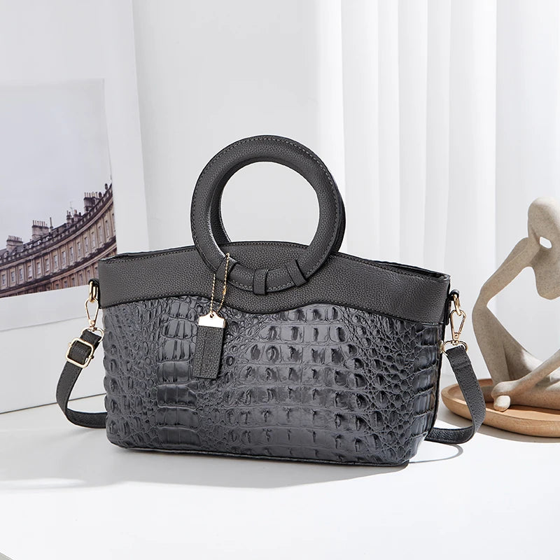 Klassische Satchel mit Krokoprägung in Auburn