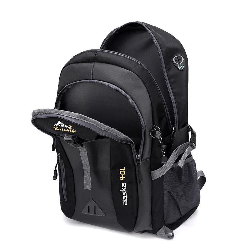 Abenteuertauglicher Trekking-Rucksack: Wasserdicht und mit vielen Taschen