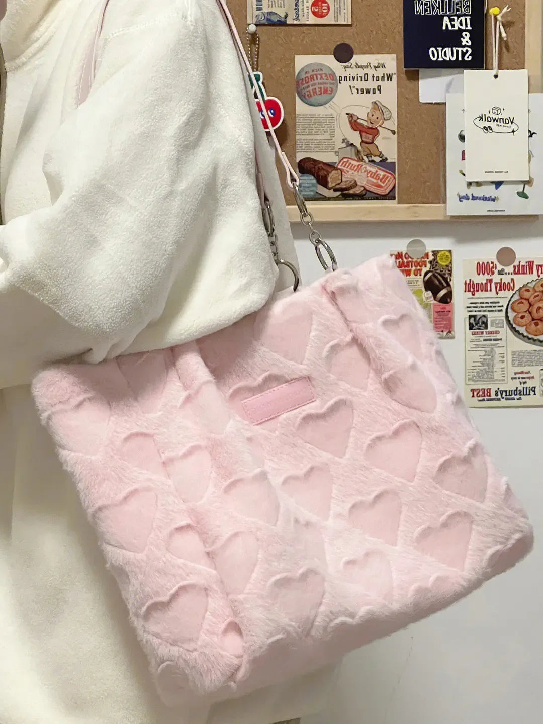 Weiche Tragetasche aus Plüsch mit Herzmuster in Pastellrosa