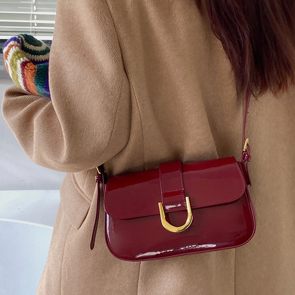 Retro Lackleder Umhängetasche – Elegante Crossbody Handtasche mit goldener Schnalle