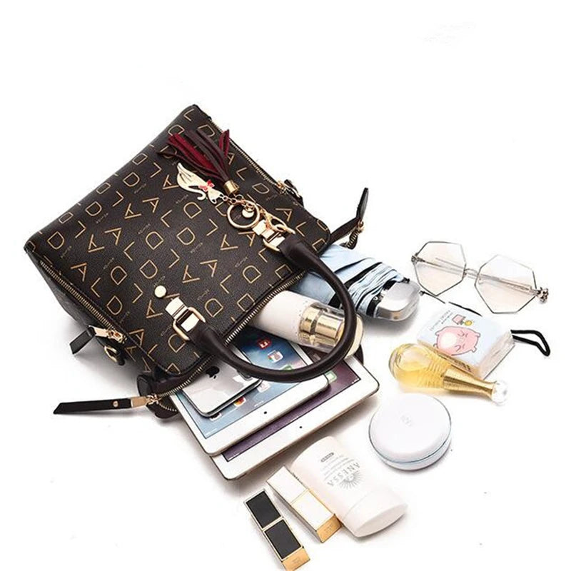 Vento Marea Signature Print Tote: Tasseled Elegance