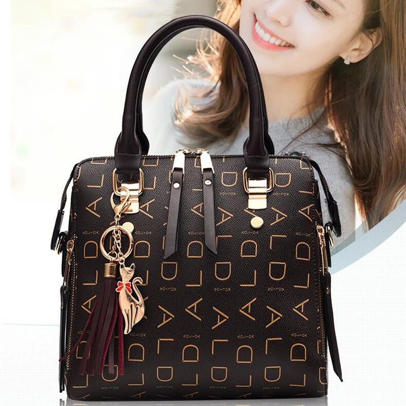 Vento Marea Signature Print Tote: Tasseled Elegance