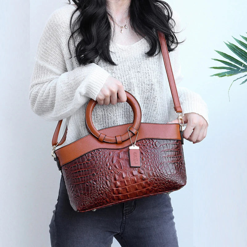 Klassische Satchel mit Krokoprägung in Auburn